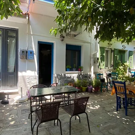 Σπίτι Στην Παραδοσιακή Πλατεία. Villa Kampos  Exterior photo