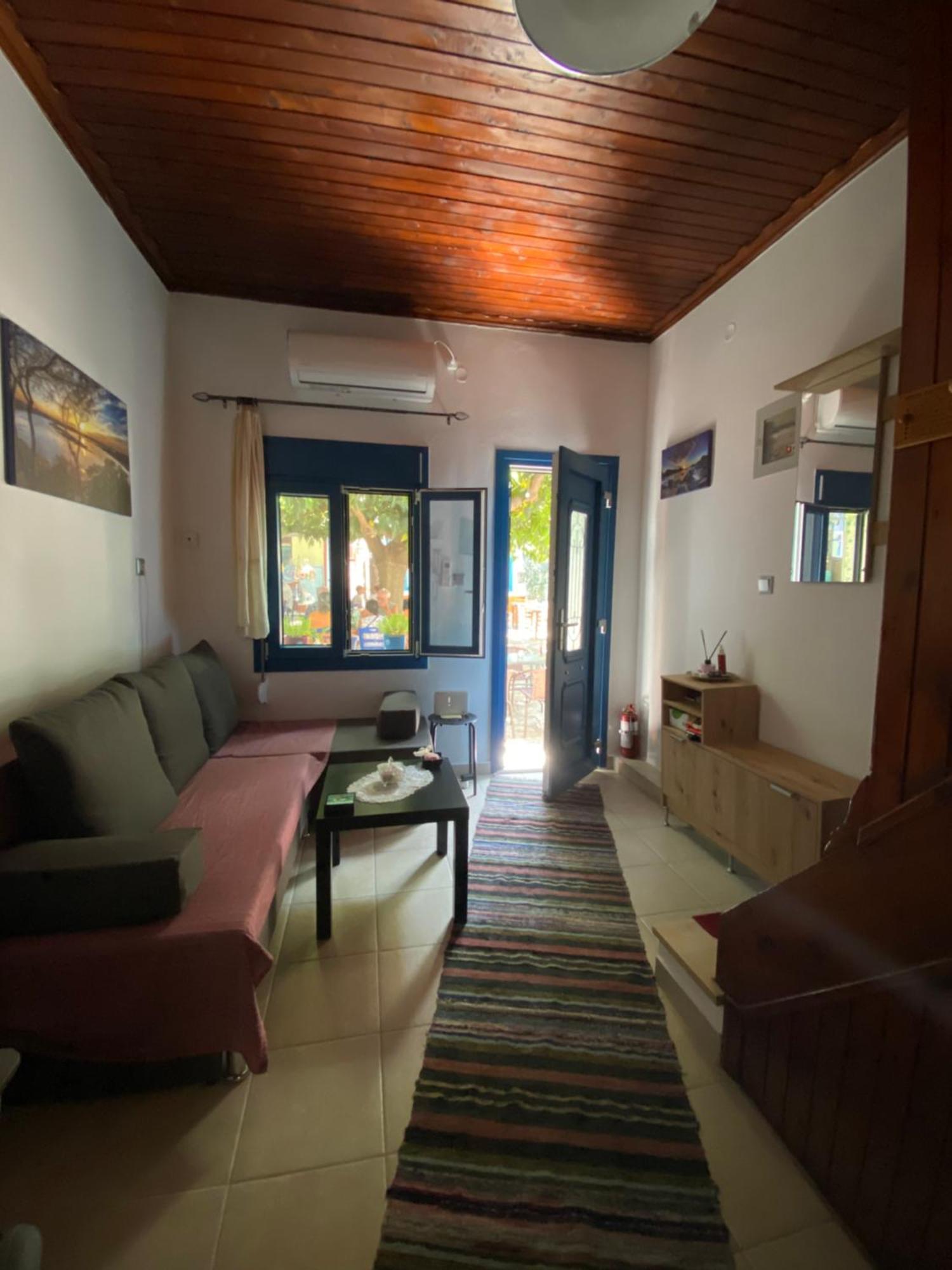 σπίτι στην παραδοσιακή πλατεία. Kampos (Samos)