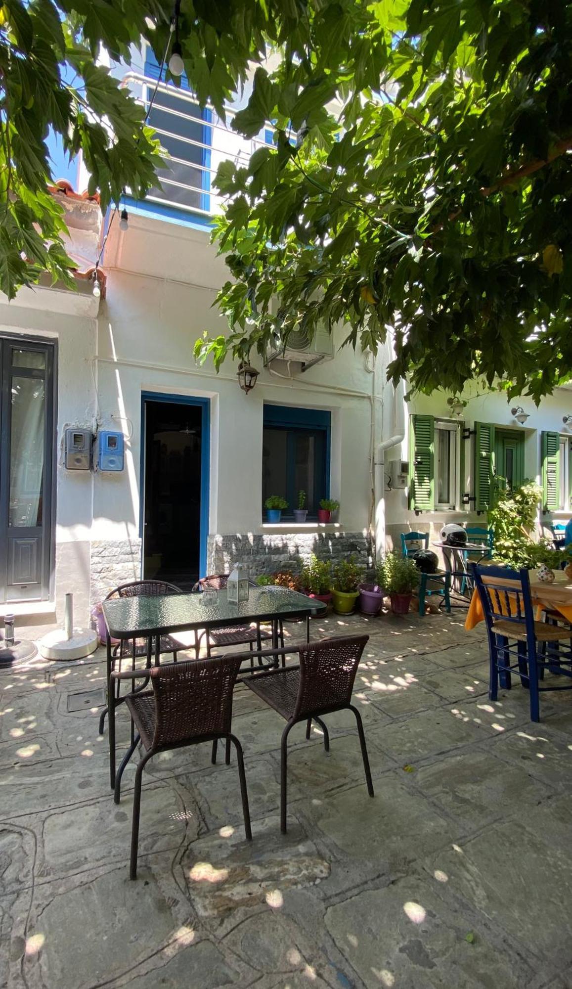 σπίτι στην παραδοσιακή πλατεία. *